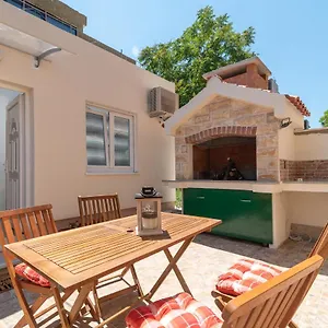 Appartement Small Private House With A Terrace In